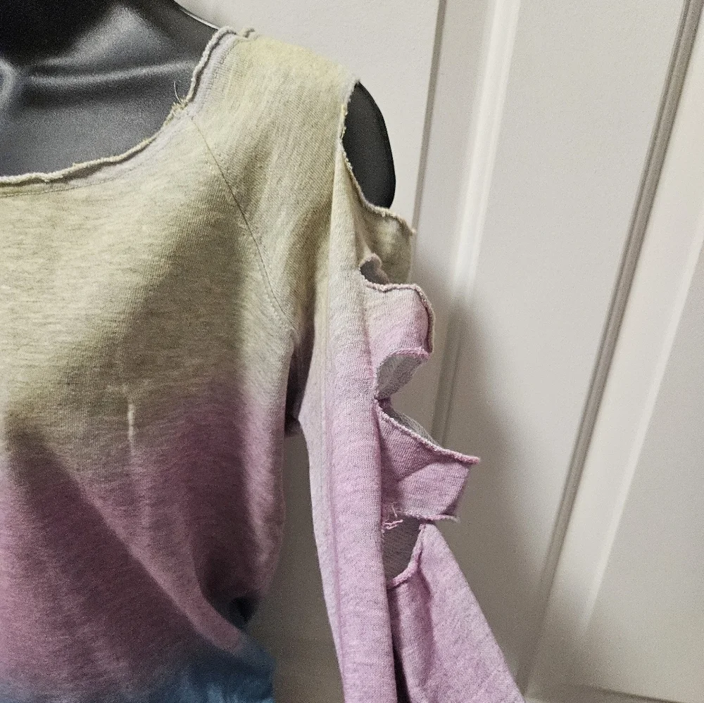 VENUS Cut Out Sleeve Ombre Sweatshirt NWT - Picture 8 of 12